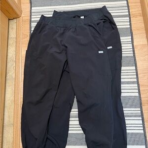 2 pairs Maevn Women’s Black Scrub Joggers Lg